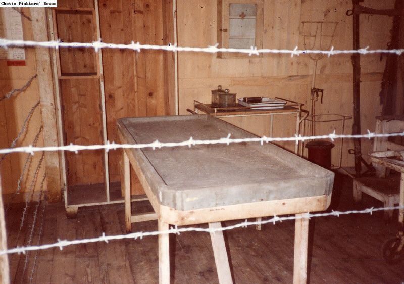 Autopsy table at Stuffhof